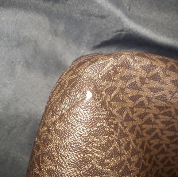 MICHAEL KORS~ Chain Tote - Picture 5 of 12